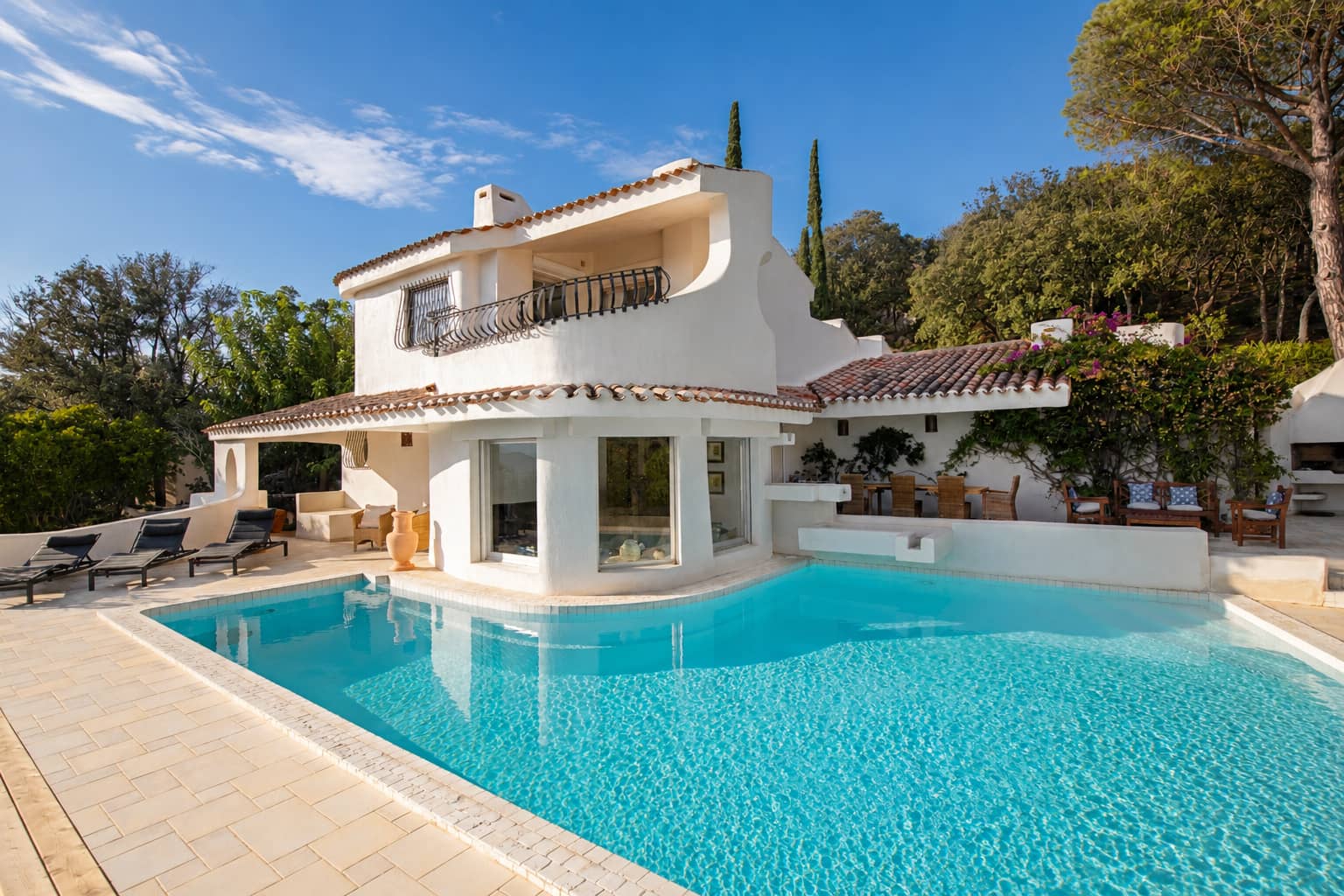 La villa et sa piscine baignées de soleil, Domaine Diva